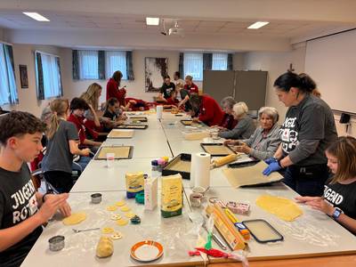 Weihnachtskekse backen im Senior:innenwohnheim Gruppenbild