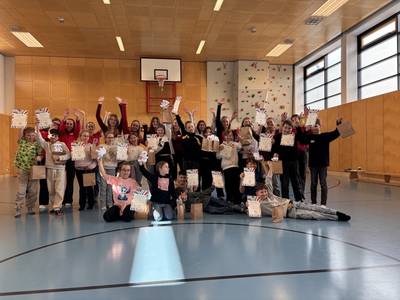 Helping Hands helfen Helfi - HBLW Saalfelden Gruppenbild