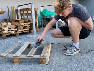 Palettenmöbel für den Schulhof Umsetzung Bild 4